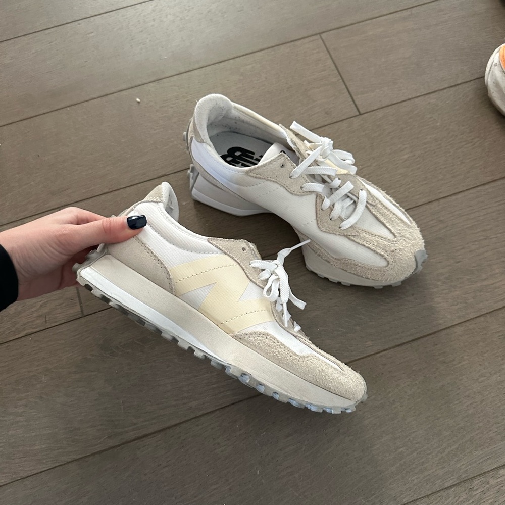 New Balance 327